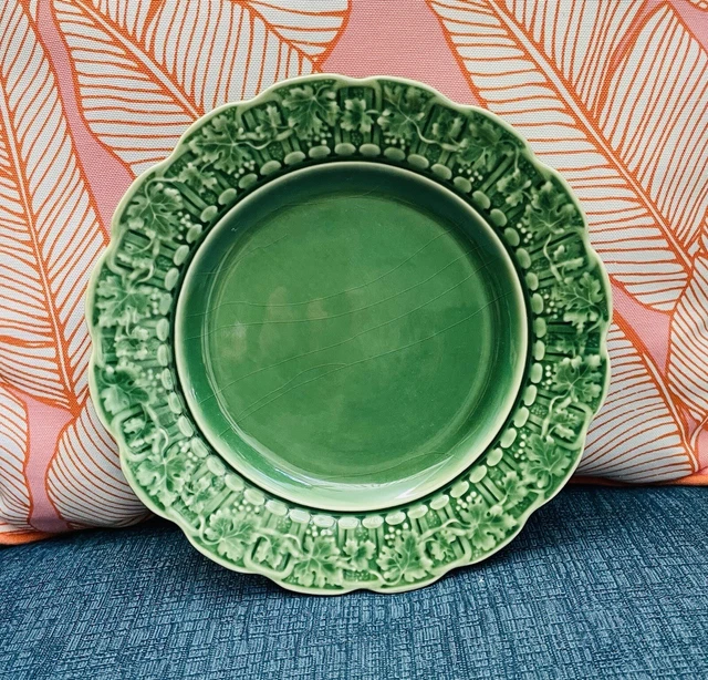 Bordallo Pinheiro Green Plate 8" Salad / Dessert Grape Leaves Made In Portugal