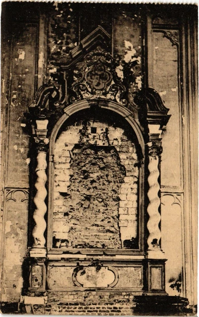 CPA MILITAIRE Ruines de Louvain, L'Eglise Saint-Pierre, intérieur (315444)