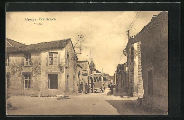 CPA Epoye, vue de la rue avec des soldats 1916