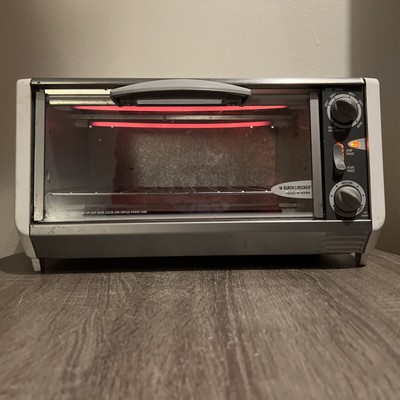 Black and Decker Spacemaker Toaster Oven Broiler TRO-355TY8 Under Cabinet White