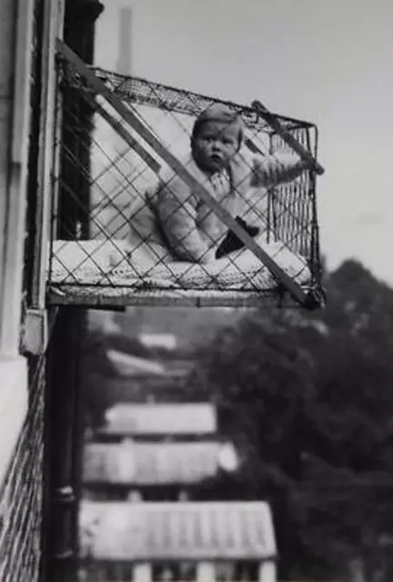 SCARY FREAKY ODD STRANGE Baby Horror Cage Unreal BIZARRE VINTAGE PHOTO WEIRD A20