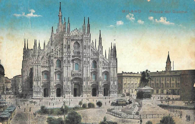 Milano - Piazza Duomo -animata con tram