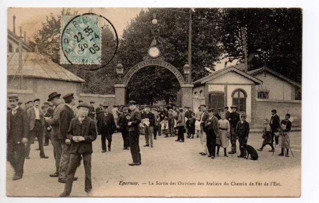 EPERNAY Marne CPA 51 sortie des ouvriers compagnie des chemins de fer 2