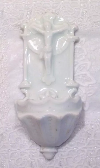 Ancien bénitier porcelaine Christ fleurs crucifix objet de dévotion stoup #4