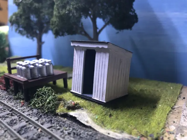 Ebdon Lane Halt and Milk Stand along with 12 Milk Churns - OO9/OO/HO