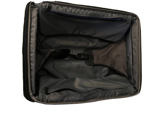 Tumi Continental Expandable Alpha 2 22" Carry On 2 Wheeled Luggage - Black... 5