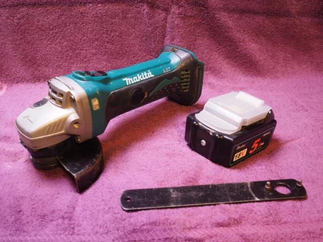 Makita DGA452 18v LXT Angle Grinder and 5ah Battery