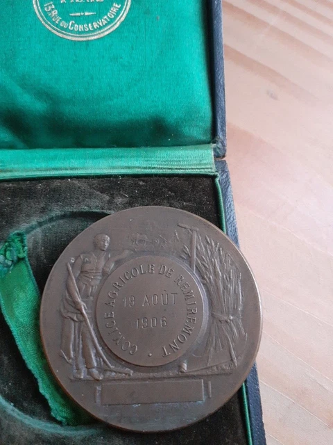 Médaille Centenaire Comice Agricole De Soissons 1845-1945 - En Bronze, Française