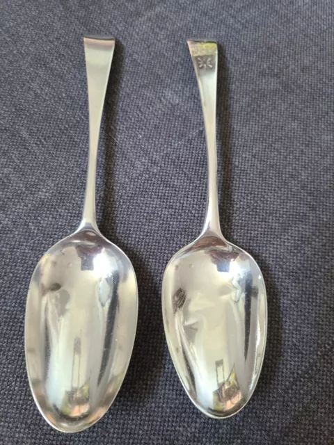 PAIR OF GEORGIAN SILVER TABLE SERVING SPOONS London Shell Back 1785