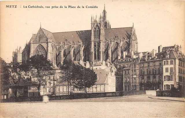Cpa 57 Metz  La Cathedrale Vue Prise Comedie