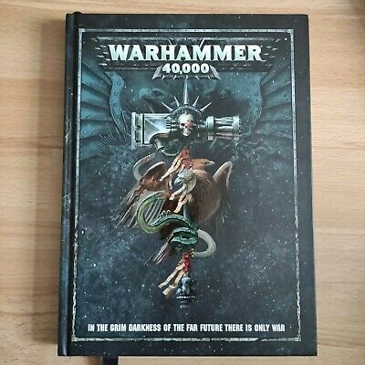 WARHAMMER 40000 nella cupa oscurità del lontano futuro c'è solo GUERRA LIBRO 