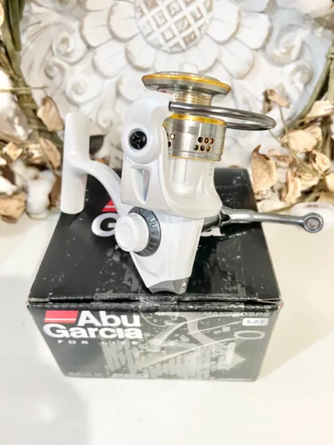 ABU GARCIA MAX Pro Spinning Reel - Gear Ratio: 5.2:1 Reel Size: 5