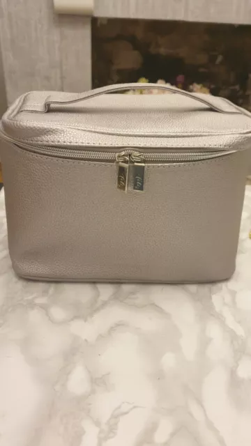 Qvc hotsell vanity case