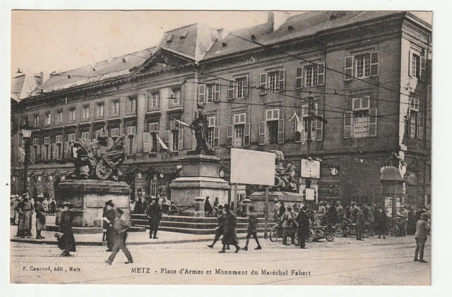 METZ  - Moselle - CPA 57 - Places - Place d' Armes - La Mairie monument Fabert
