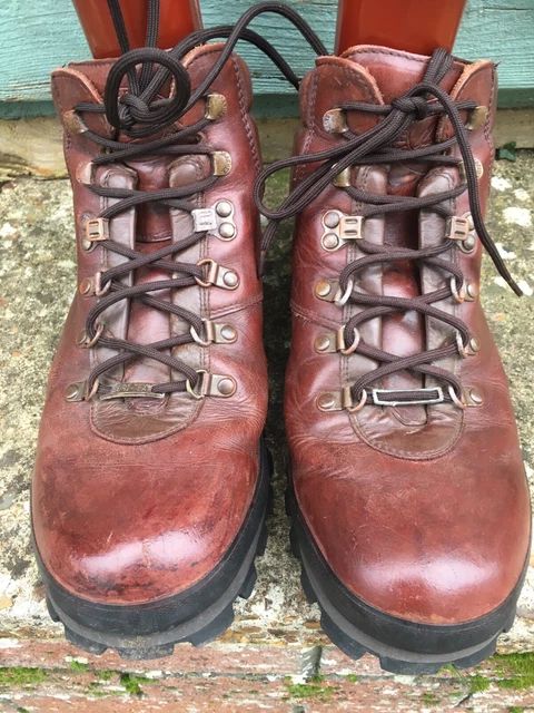 BRASHER BOOTS HILLMASTER Classic Size UK 8 Air 8 Waterproof Brown