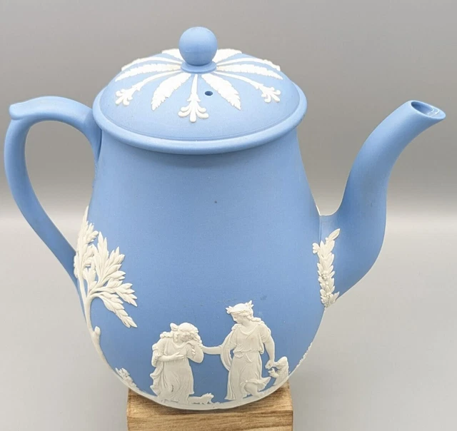 VINTAGE WEDGWOOD BLUE JASPERWARE Tall Coffee Cocoa Tea Pot EXCELLENT