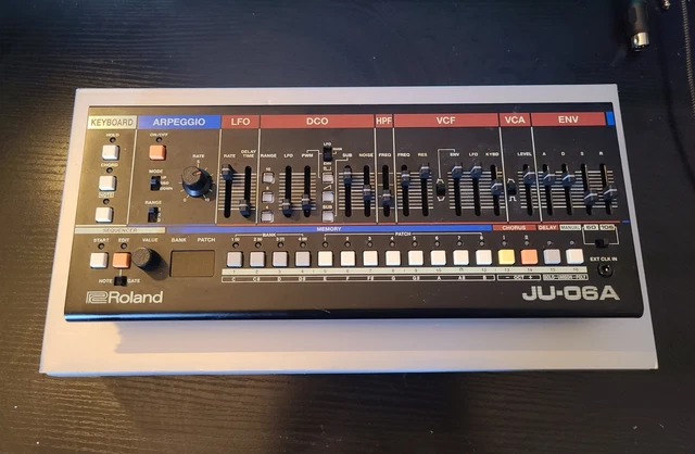 ROLAND BOUTIQUE JU-06A Keyboard Synthesizer with K-25m 25-Key