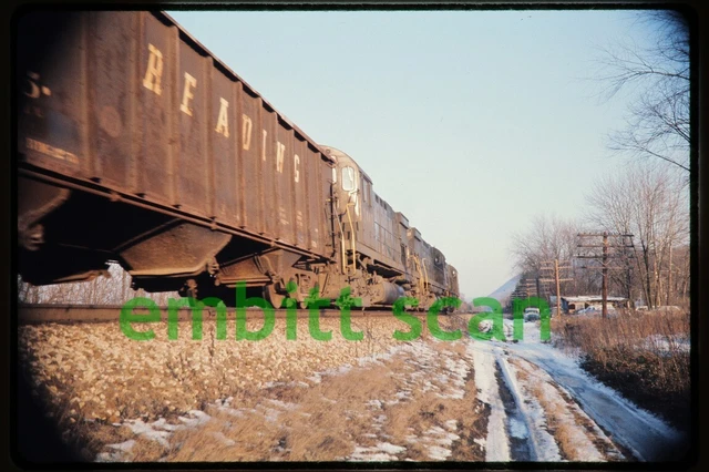 Original Slide, PC Penn Central ALCO C425 #2440 Freight Action, 1975 Cove PA