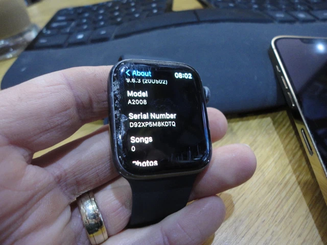 Apple Watch Series 4 Nike+ 44 mm Space Grey Aluminum Case GPS/LTE cracked 3
