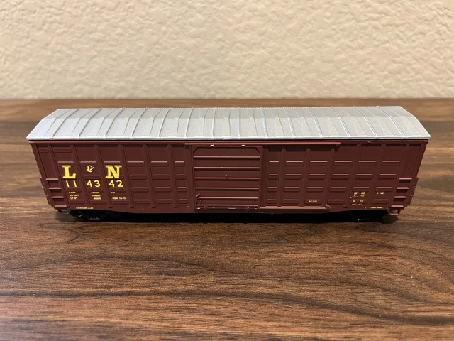 Walthers HO Scale Louisville & Nashville (L&N) 50’ Waffle Box Car Walthers HO Scale Louisville & Nashville (L&N) 50’ Waffle Box Car