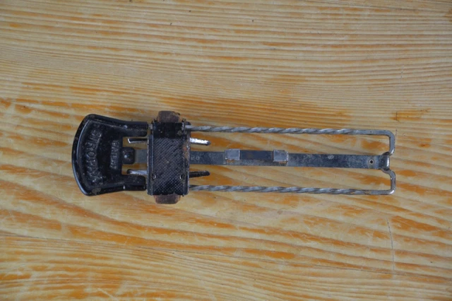 Ancien aiguiseur de rasoir ROLLFIX , Germany . • EUR 30,00 Ancien aiguiseur de rasoir ROLLFIX , Germany . • EUR 30,00