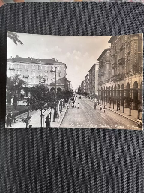 Cartolina La Spezia - Corso Cavour E Piazza B. Brin - Animata -Viaggiata 1950