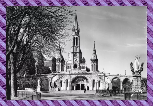 CPSM 65 - Lourdes la basilique et la vierge couronnée