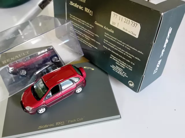 Renault Scenic RX4 rouge métal.  1/43. Universal Hobbies. dans sa boite.