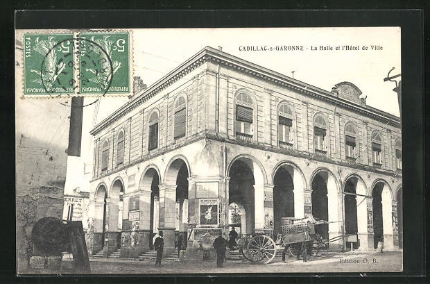 CPA Cadillac-s-Garonne, La Halle et l´Hotel de Ville