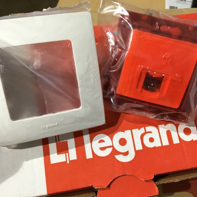 LEGRAND Niloé Prise RJ45 Cat.6 STP Multimédia tél, info, tv COMPLET - 664775
