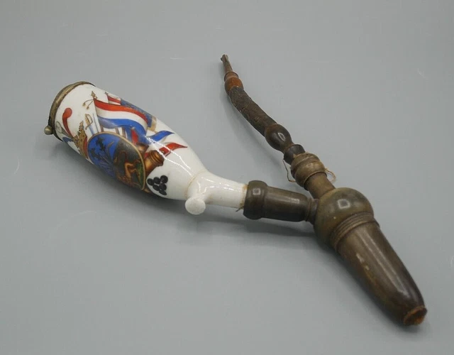 Figurine en porcelaine Unterweissbach – Dame à la dentelle – Allemagne, XXe siècle - Décoration