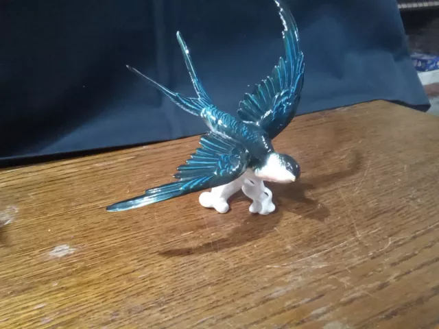 Golondrina 1 en Porcelana De Sajonia Karl Ens Largo 16 CM
