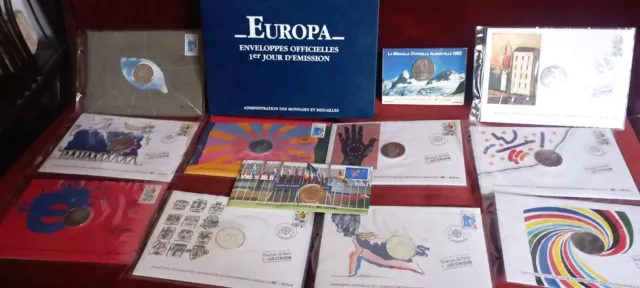 Lot 12 Enveloppe Numismatique Et Médaille États Unis D Europe + Classeur