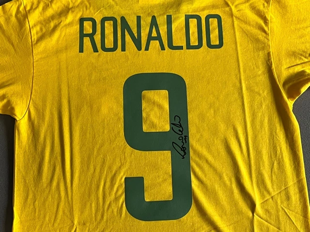 Maillot retro du Brésil signé par Ronaldo de Lima et encadré | LCS