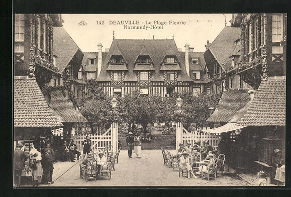 CPA Deauville, La Plage Fleurie - Normandy-Hotel