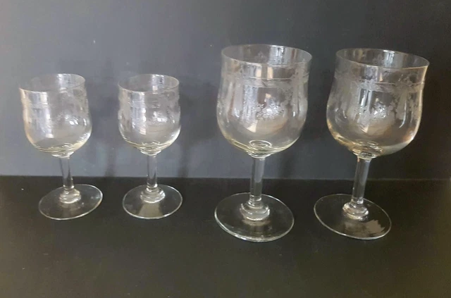 Baccarat St Louis 4 verres  à pied  en cristal  gravé guirlandes /2 vin/2 porto