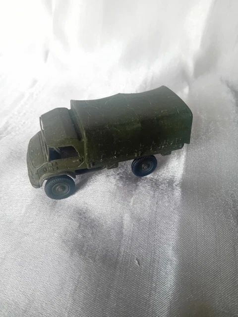 Dinky Toys 1:43 - Vehículo militar a escala - 821 Mercedes-Benz Unimog