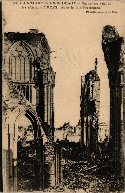 CPA AK Military Among the Ruins of the Halles d'YPRES (362078)