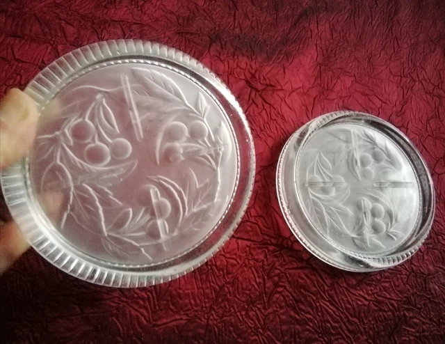 Paire De Dessous De Bouteille En Verre Moulé Pressé - Vintage