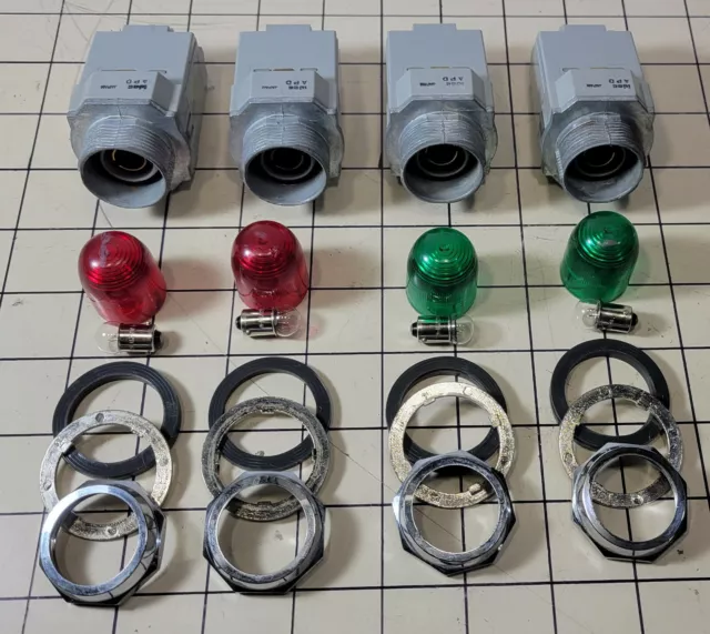 IDEC TWD-0126 Indicator Pilot Light 120 V with lamps 2 Green, 2 Red. Lot of 4