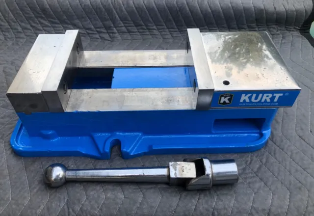 KURT D-675 ANGLOCK 6" MILLING MACHINE VISE w/ JAWS & HANDLE, MADE IN USA