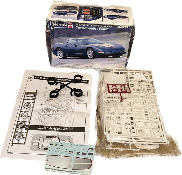 REVELL 2004 CORVETTE Z06 Commemorative Edition 125 Model car Kit NOS