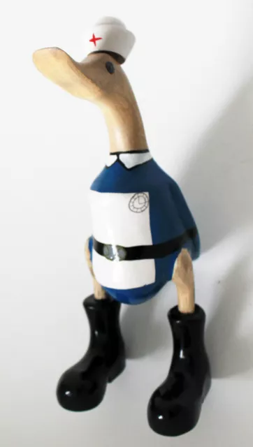 NHS NURSE ENTE 25 cm schrullig freistehend handbemaltes Holz in Krankenschwesternuniform