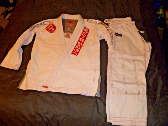 Uniforms, Clothing & Footwear, Martial Arts, Sporting Goods  display picture 2