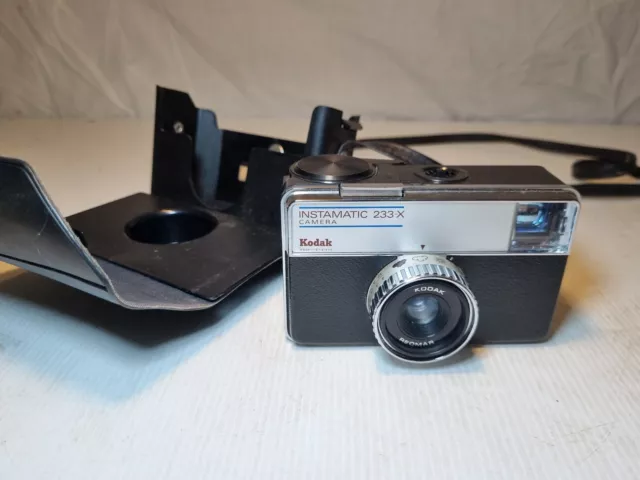 Kodak Instamatic 233X Camera Film Camera 1970s 35mm - With Case - Untested