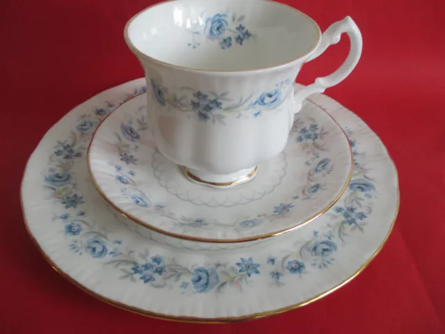 3tlg.Kaffeegedeck Royal Malvern Porzellan Made England Farbe: Weiß Blau Gold