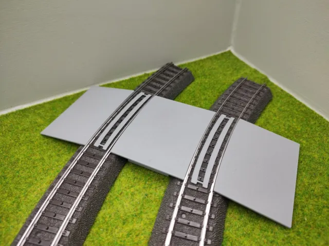 H0 Bahnübergang für das Märklin C-Gleis - für gebogene Gleise - 58x70mm