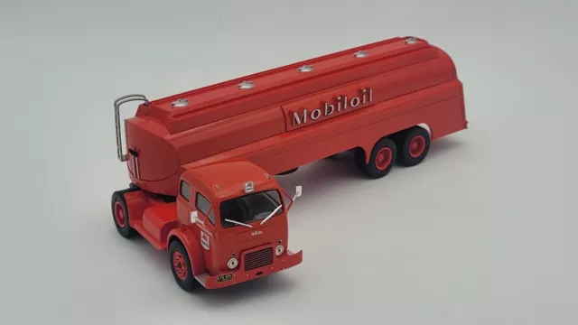 Camion Americain N°47 White 3000 Semi-Remorque Citerne Mobiloil 1949 Altaya 1/43