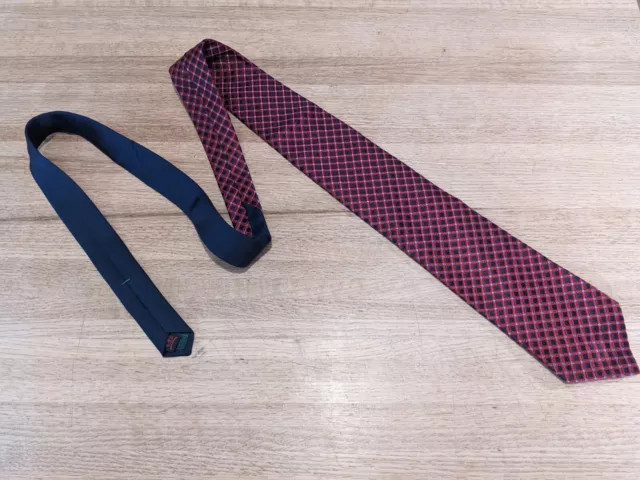 Tommy Hilfiger Men's Neck Tie Red Navy Geometric 100% Silk 56x4