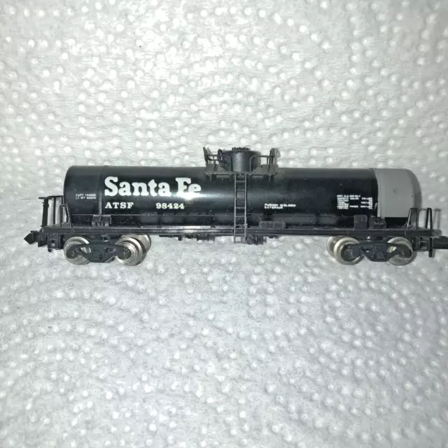 Kato 808 Single Dome Tank Car UTLX #98424 Tanker N-Scale Railroad